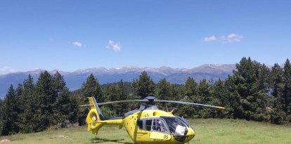 L’helicòpter durant el rescat de diumenge a Riu de Cerdanya.