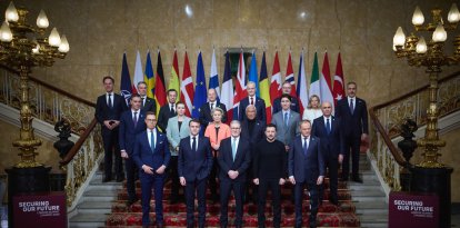 Foto dels líders europeus participants a la cimera de Londres sobre seguretat i Ucraïna a les escales de Lancaster House