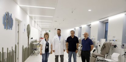 Directius de l’ICS, entre els quals Segarra i De la Torre, a l’edifici. - MAGDALENA ALTISENT