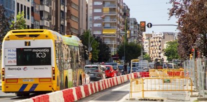 <b>Obres a Balmes- </b>Des de la setmana passada l’avinguda Balmes només té dos carrils de circulació oberts, un per sentit, ja que els altres, els que van en direcció a Ricard Viñes, estan tancats per obres per la renovació de la xarxa d’aigües. La previsió és que segueixin així fins a final de mes. - GERARD HOYAS