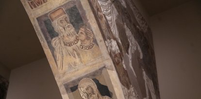 Detall d'una de les pintures murals de Sixena exposades al MNAC.