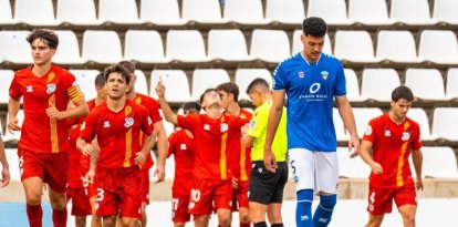 Joan Rusiñol, decebut després de rebre el segon gol visitant, marcat de penal en la primera jugada del segon temps. - PAU PASCUAL PRAT