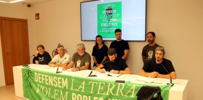 Els organitzadors de la manifestació, aquest matí a Lleida.