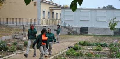 Alumnes del cicle de jardineria i plantes. - E. FARNELL