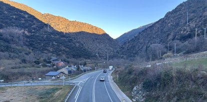 Una vista de la carretera N-145 entre la Seu d'Urgell i Andorra.