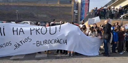Cassolada a l'escola Sant Jordi de Lleida per exigir millores educatives