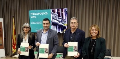 El president de la Diputació de Lleida, Joan Talarn, amb els vicepresidents Sandra Castro, Agustí Jiménez i Rosa Pujol durant la presentació dels pressupostos del 2026.