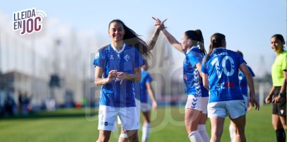Evelyn celebra un dels seus gols aquesta tarda al Tajonar.
