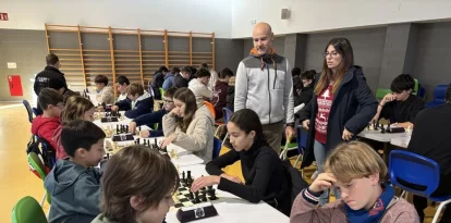 Moment de màxima concentració durant el torneig d’ahir a l’Institut Joan Solà de Torrefarrera. - L.B.L.