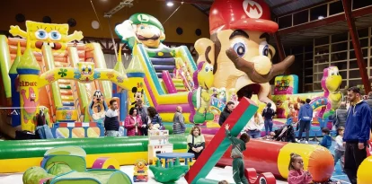 La ludoteca i els inflables, atractius a Cervera. - JORDI BONILLA