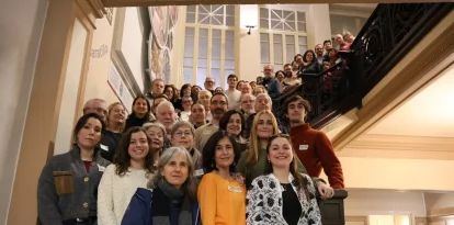 Foto de família d’alguns dels ambaixadors –nous i veterans– de la ciutat de Lleida, durant l’acte celebrat ahir a l’edifici del Casino. - AMADO FORROLLA