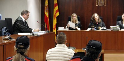 El processat per intentar matar un home a Cervera, durant el judici a l'Audiència de Lleida.