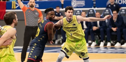 Gygy Golomán, davant d’Udeze, va tornar a ser crucial en el joc interior. - ACB PHOTO/DANI CATALÁN