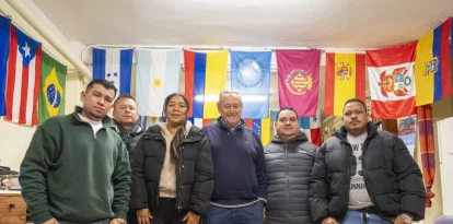 León, Flores i Rafael, ahir amb Francia i altres membres del Centre Llatinoamericà de Lleida. - ACN