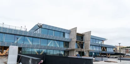 El nou edifici de les oficines centrals d’Ilerna al polígon Activa Park està gairebé llest. - PAU PASCUAL PRAT