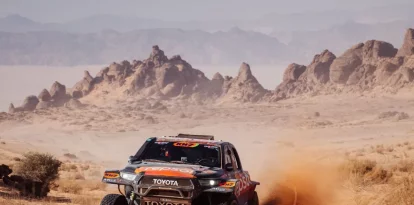 Isidre Esteve, conduint el seu Toyota DKR GR Hilux durant la jornada d’ahir. - EDO PHOTO