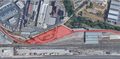 Vista de l’estació del Pla de Vilanoveta amb l’espai que Adif ha adjudicat marcat en roig. - ADIF