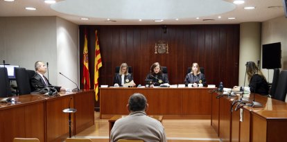 L'home acusat d'agredir sexualment la seua filla, durant el judici aquest dimecres a l'Audiència de Lleida.