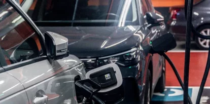 Durant el 2025 es van matricular més de 1.500 cotxes elèctrics a la província de Lleida. - EUROPA PRESS