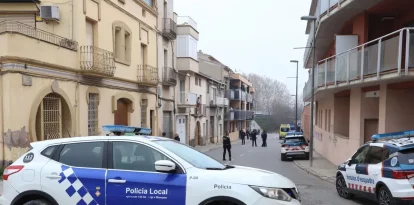 Actuació de la Policia Local i els Mossos l’any passat en un desallotjament a les Borges. - SEGRE
