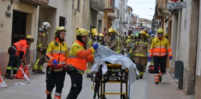 Els bombers van aconseguir rescatar el segon home atrapat al voltant de les 10 del matí i va ser traslladat a l’hospital. - LAIA PEDRÓS