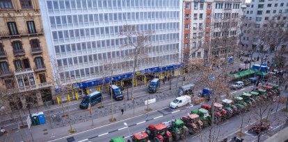 Imatge aèria dels tractors davant del Departament d'Agricultura.