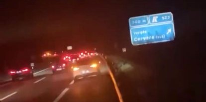 Clots a l’autovia A-2 rebenten rodes de cotxes, tanquen un carril i provoquen cues - C.SANS