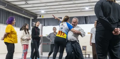 Demostració d’un moviment per desfer-se d’un agressor. - PAU PASCUAL PRAT