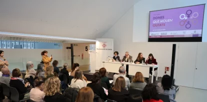 I Congrés Dones que Mouen Ciutats. La Paeria ha recollit 3.232 propostes de lleidatanes per avançar cap a una ciutat més justa, segura i amb mirada feminista, que formaran part del I Congrés Dones que Mouen Ciutats, que se celebrarà el 23 i 24 d’octubre. Ahir es van presentar al Morera. - AMADO FORROLLA