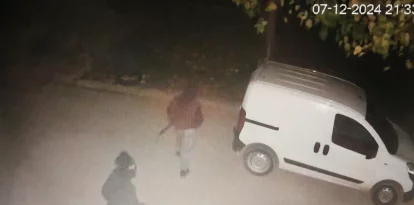 Imatge de dos lladres en una casa assaltada i cremada a la partida Montcada el desembre del 2024.