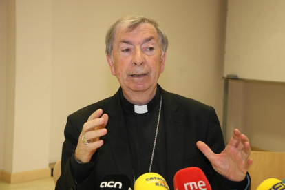 El bisbe Salvador Giménez.