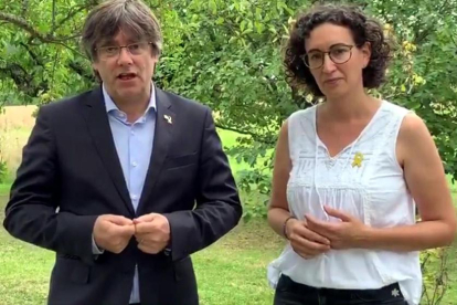 Carles Puigdemont i la secretària general d’ERC, Marta Rovira, en un vídeo difós ahir.