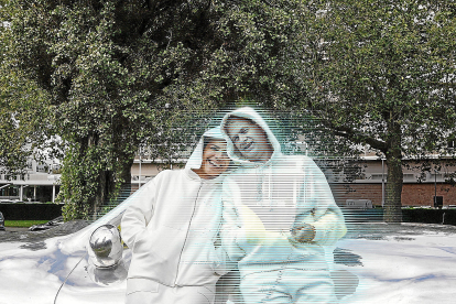 hybrid couple. Alícia Framis reflexiona sobre la soledat a través d’aquesta obra.