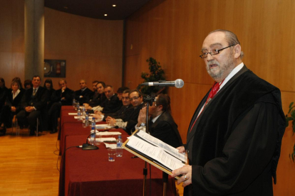 Francesc Sapena es dirigeix als presents durant una festa del Col·legi de l’Advocacia de Lleida.