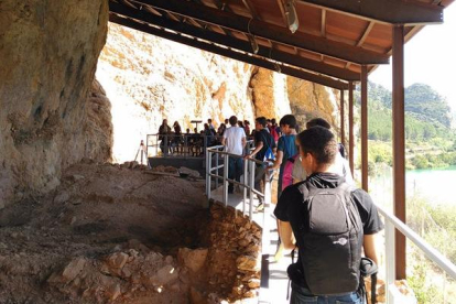 Una de las visitas guiadas a la Roca dels Bous.