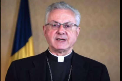 Un frame del vídeo denunciat en el qual suplanten la imatge del bisbe Joan-Enric Vives.