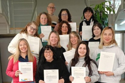 L’Institut Municipal d’Ocupació lliura els diplomes del Programa de Suport a les dones en els àmbits rural i urbà.