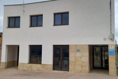L'exterior del nou consultori mèdic de la Portella.
