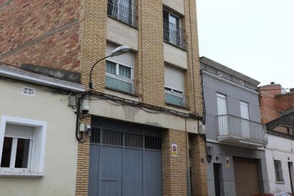 El foc es va declarar al segon pis de l’edifici. - MAGDALENA ALTISENT