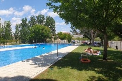 Foto d'arxiu d'una piscina municipal de Lleida.