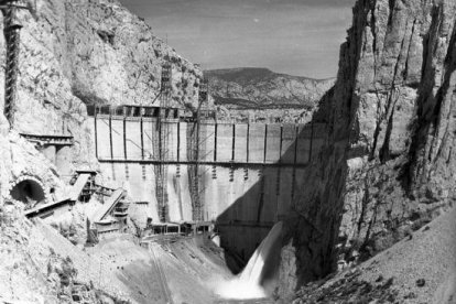 Construcció de la presa de Canelles el 1958. - FONS HISTÒRIC ENDESA. FUNDACIÓ ENDESA