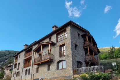 L’edifici L’Hortal de Cornellana va ser el primer que va habilitar l’ajuntament per a lloguer assequible.