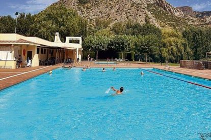 El terme municipal de Camarasa compta amb 84 piscines, una per cada 9 habitants. - GERARD HOYAS