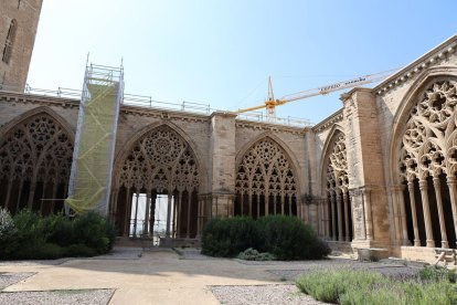 Ja només queda una bastida al claustre de la Seu Vella, a la galeria de la Porta dels Apòstols.