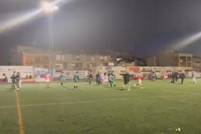 Baralla en un partit juvenil entre l'Artesa de Segre i l'Oliana: a cops de puny i quatre expulsats