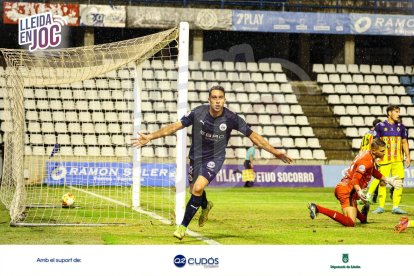 Boris Garrós celebra el gol de l'empat a 2.