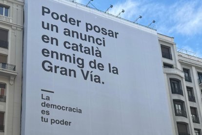 La lona que ha penjat el Govern espanyol.
