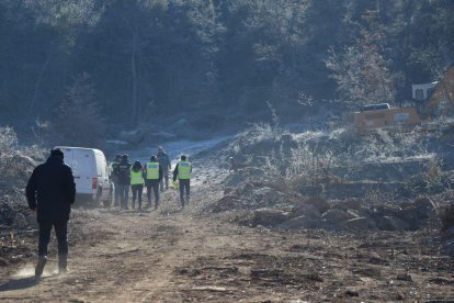 Mossos d’esquadra al lloc del crim el dia després que es produís. - SEGRE