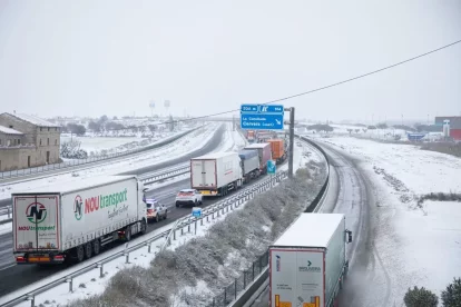 A Cervera es van registrar fins a 5 quilòmetres de cues a l’A-2 en sentit Barcelona per un accident. - BOMBERS