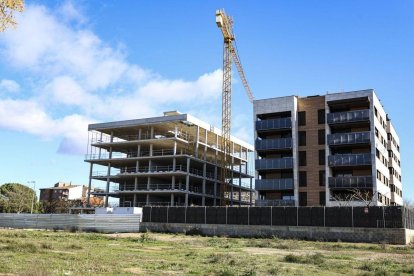 Imatge d’arxiu de la construcció de dos blocs d’habitatges a Copa d’Or. - INGRID SEGURA